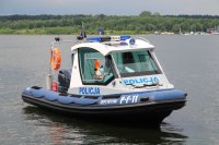 policyjna łódź na wodach Zalewu Sulejowskiego