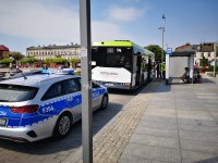 policjant i autobus