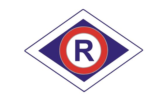 znak graficzny romb z wpisaną literą R - znak Wydziału Ruchu Drogowego