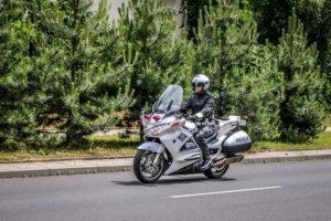 policjant na motocyklu
