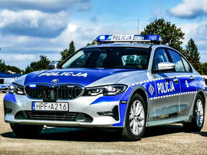 policyjny radiowóz oznakowany marki BMW