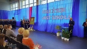Przemówienia I Zastępcy Komendanta Powiatowego Policji w Tomaszowie Mazowieckim do uczniów oraz zaproszonych gości
