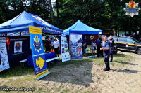 Zebrani na plaży w Smardzewicach zaproszeni goście, przedstawiciele służb mundurowych i instytucji odpowiedzialnych za bezpieczeństwo, uczniowie szkół średnich i podstawowych