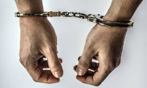 skute kajdankami ręce