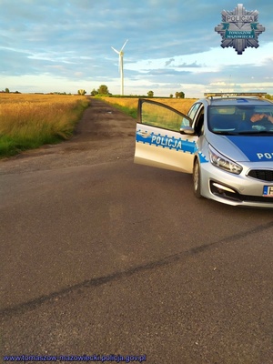 miejsce wypadku drogowego z udziałem auta osobowego i mini crossa