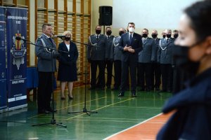 I Zastępca Komendanta Wojewódzkiego Policji w Łodzi przemawia do zebranych policjantów i gości
