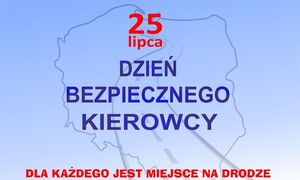 - grafika jest w tonacji niebieskiej 
- na jasno niebieskim tle znajduje się kontur mapy Polski,  środkiem mapy  przebiega droga 
- na górze grafiki widnieje napis czerwoną czcionką: 25 lipca 
- w centralnym miejscu grafiki, widnieje napis  niebieską czcionką: Dzień bezpiecznego kierowcy, a pod nim hasło czerwoną czcionką: Dla każdego jest miejsce na drodze 
- na dole grafiki znajduje się granatowy pasek, na którym jest logotyp Policji, tzw. gwiazda policyjna (z lewej strony) oraz logotyp policji ruchu drogowego (z prawej strony) 
- między logotypami jest napis białą czcionką: Biuro Ruchu Drogowego Komendy Głównej Policji.