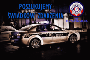 policyjny oznakowany radiowóz w ciemnej scenerii w tle widoczne  wozy bojowe straży pożarnej. Na zdjęcie naniesiony napis w niebieskim kolorze o treści Poszukujemy świadków zdarzenia oraz napis WRD KPP Tomaszów Mazowiecki oraz policyjna gwiazda