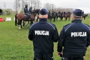 Gajewniki, szkolenie konnych służb mundurowych, ćwiczenia praktyczne