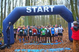 biegacze stoją na starcie