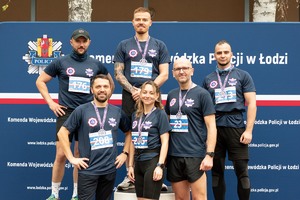 pamiątkowe zdjęcie na podium po zakończonym biegu