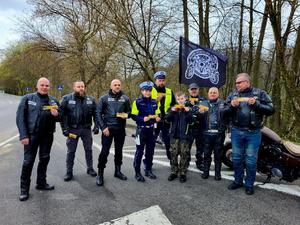 Policjanci z członkami Grupy Motocyklowej KLIF