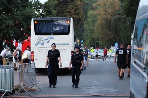 policjanci podczas patrolu pieszego