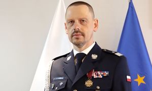 Komendant Główny policji nadinspektor marek Boroń w mundurze galowym.