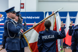 Sztandar Komendy Wojewódzkiej Policji w Łodzi i ślubowanie nowych policjantów.