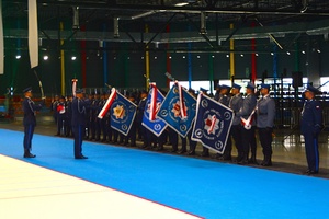 Oddanie honorów sztandarom jednostek.
