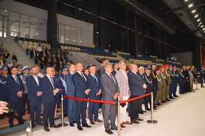 Trybuna honorowa z zaproszonymi gośćmi.