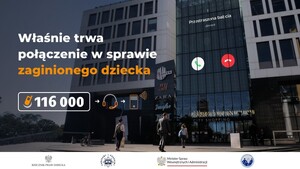 Na pierwszym planie napis: Właśnie trwa połączenie w sprawie zaginionego dziecka. Z boku na budynku widoczny ekran telefonu, a na wyświetlaczu napis: Przestraszona babcia dzwoni. Pod zdjęciem znajdują się loga: rzecznika Praw Dziecka, Policji, MSWiA oraz Centrum Poszukiwań Osób Zaginionych.