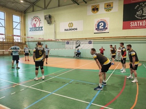 Rozgrywka siatkarska na boisku