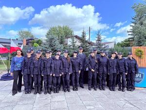 Komendant Powiatowy Policji w Tomaszowie Maz. z uczniami klasy mundurowej