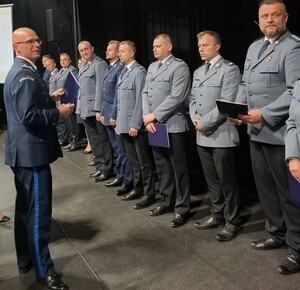 Komendant Powiatowy Policji w Tomaszowie  Maz. wraz z dzielnicowymi