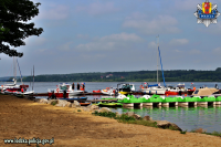 Zebrani na plaży w Smardzewicach zaproszeni goście, przedstawiciele służb mundurowych i instytucji odpowiedzialnych za bezpieczeństwo, uczniowie szkół średnich i podstawowych