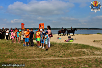 Pokaz sztuk walki i samoobrony w wykonaniu uczniów klasy mundurowej tomaszowskiego ,,Mechanika&quot; oraz pokaz akcji ratunkowej na wodzie prowadzonej z łodzi policyjnej oraz WOPR. Pościg policyjny łodzią za motorowodniakiem który stworzył zagrożenie dla innych uczestników sportów wodnych.