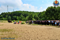 Pokaz sztuk walki i samoobrony w wykonaniu uczniów klasy mundurowej tomaszowskiego ,,Mechanika&quot; oraz pokaz akcji ratunkowej na wodzie prowadzonej z łodzi policyjnej oraz WOPR. Pościg policyjny łodzią za motorowodniakiem który stworzył zagrożenie dla innych uczestników sportów wodnych.