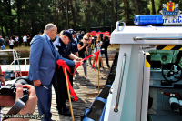 Okolicznościowe przecięcie wstęgi przez Wojewodę Łódzkiego i Komendanta Wojewódzkiego Policji w Łodzi oraz przekazanie kluczyków od łodzi tomaszowskiej Policji Wodnej