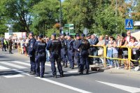 Policjanci zabezpieczają Dożynki Prezydenckie w Spale